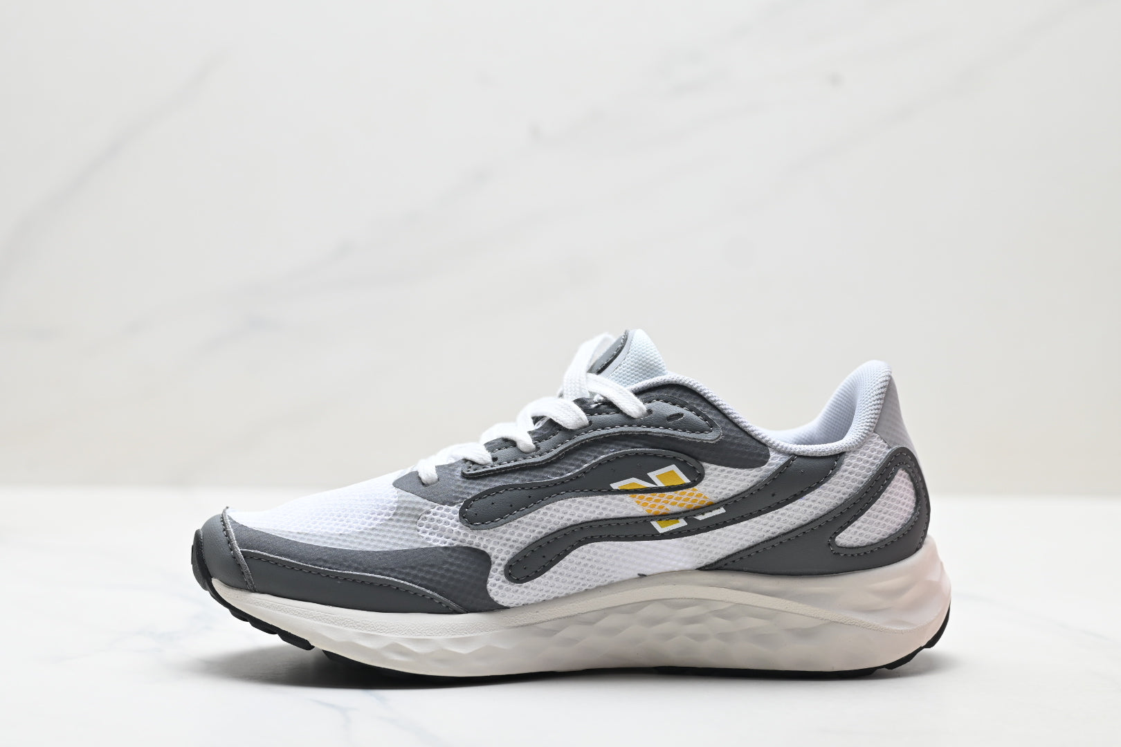 New Balance Fresh Foam Arishi v4 | White Grey Yellow | MARISTN4