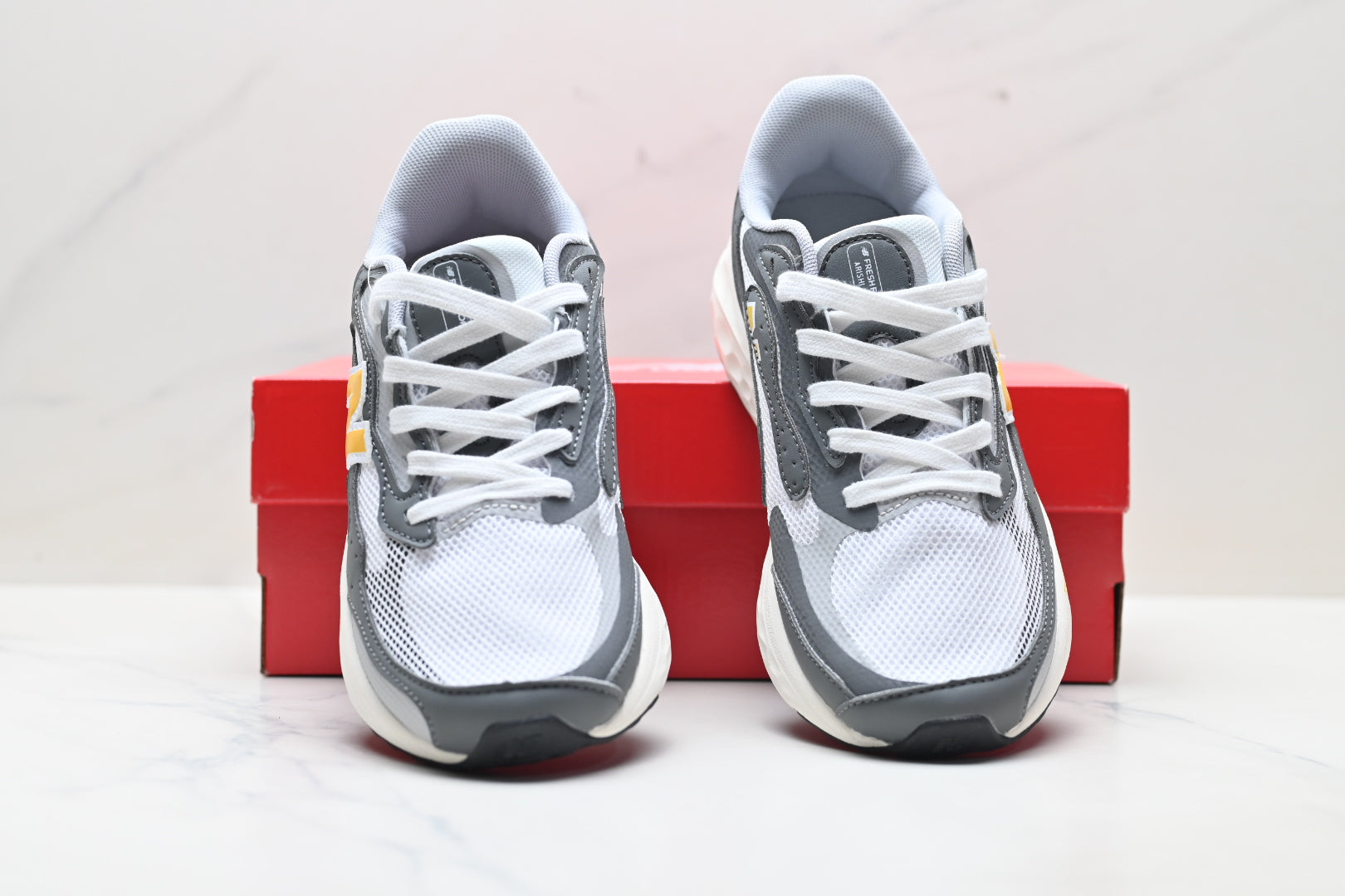 New Balance Fresh Foam Arishi v4 | White Grey Yellow | MARISTN4