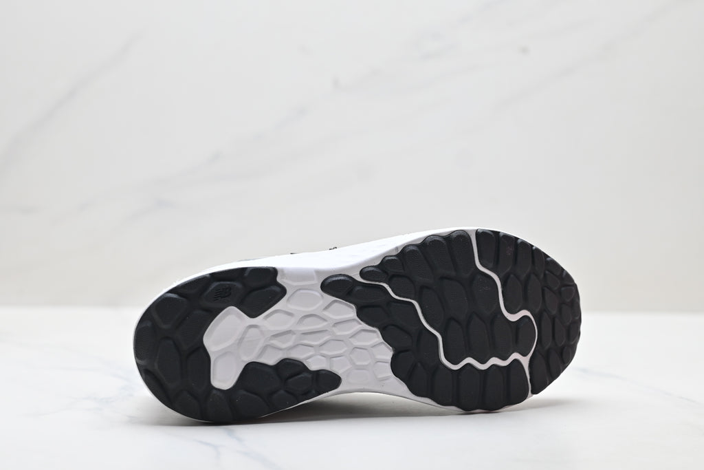 New Balance Fresh Foam Arishi v4 | White Silver | MARISTN4
